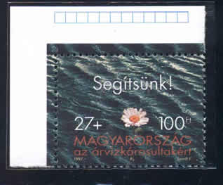 ������1997�귢�е�һö������Ʊ����Ʊ���Ϊ40x30mm.����Ϊ���Ϻ�ˮ��Ʈ���ŵ�һ��ʸ���ա�ʸ������������һ�ֳ�����Ұ�������������Ʈ����ˮ���ϣ��Ե���˵�������������������أ��������治��ʹ�˲���һ�ֱ���֮�У���ʹ����ȥ������Щʧȥ��԰����������ˡ�